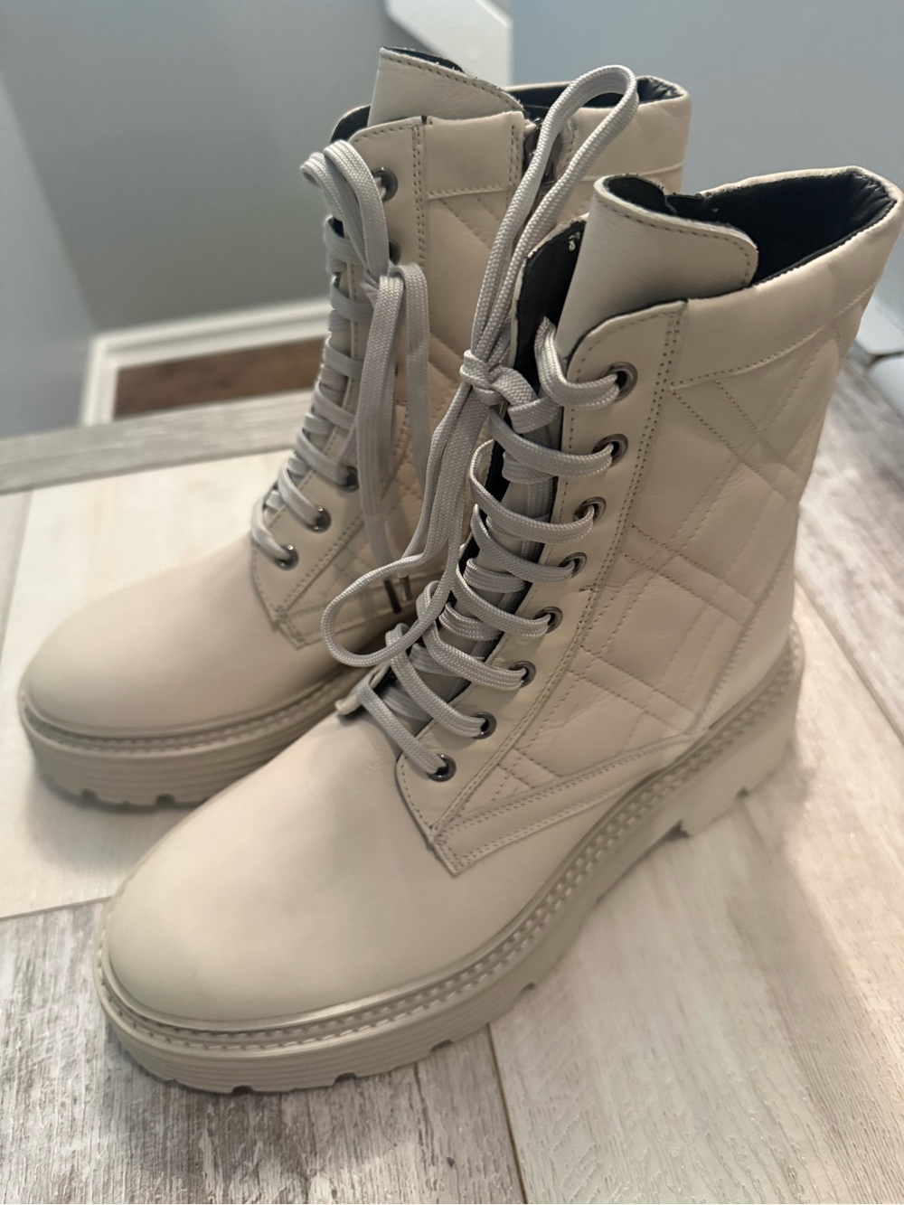 La CANADIENNE Quilted Lace-Up Combat Boots - Cream